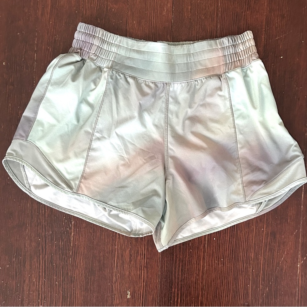 Lululemon / Hotty Hot High-Rise Lines Shorts in Chrome Drift/Green Multi size 8